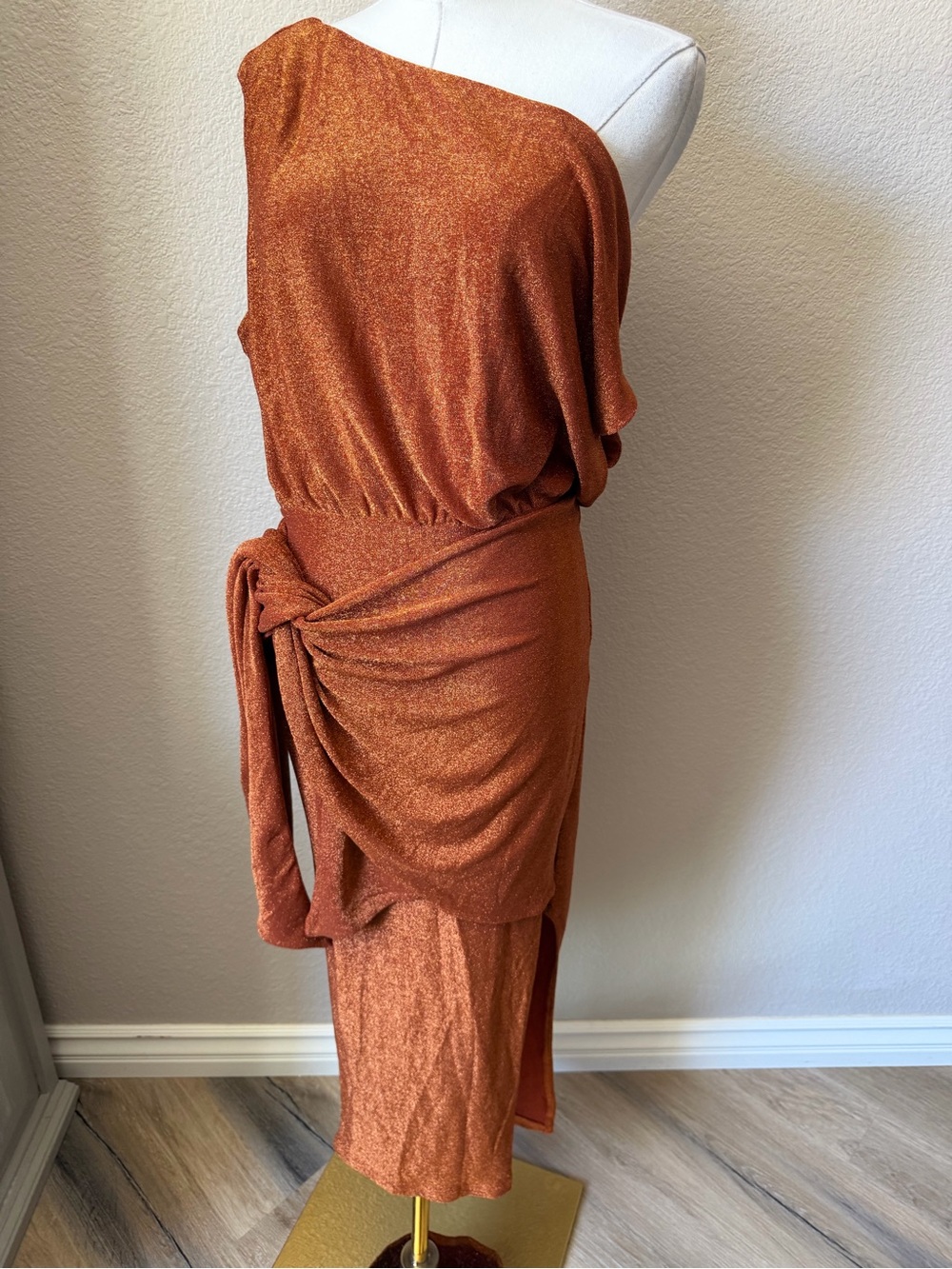 NWT Petal & Pup One-Shoulder Metallic Copper-Orange Draped Dress Santiago, Med - Picture 3 of 10